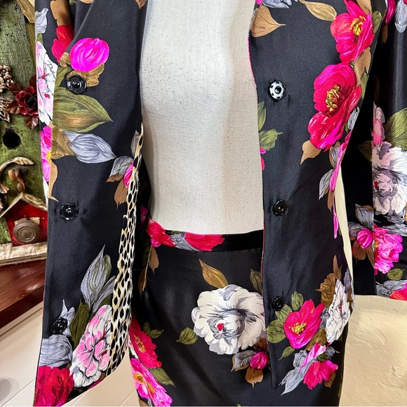 Dolce & Gabbana Silk Floral Skirt and Jacket Suit - Picture 5 of 12